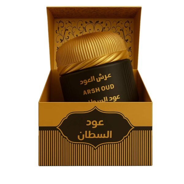 دخون عود السلطان No.2 داخل علبة ذهبية فاخرة، يُبرز عود نيبالي فاخر ولمسة عمانية تراثية.